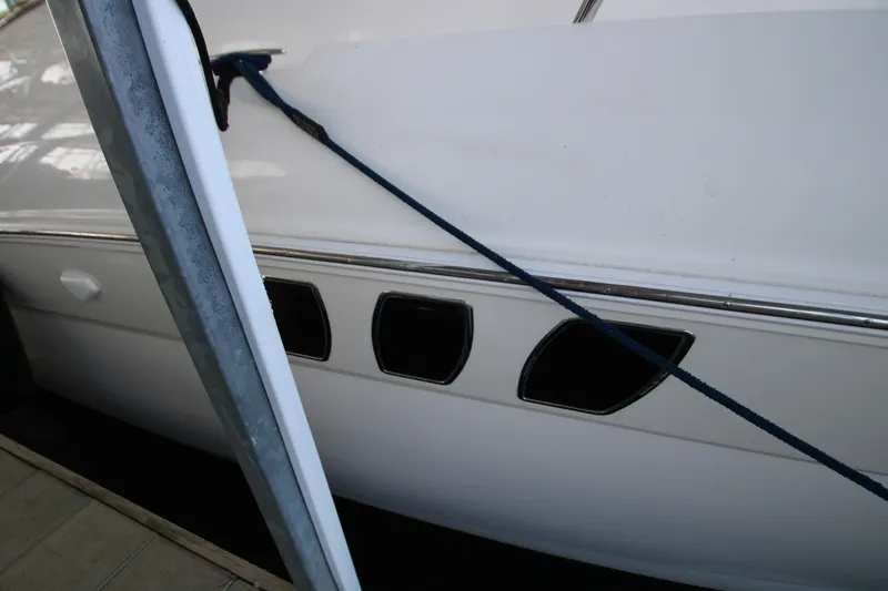 Slide: The Image of Interior of 2006 Sea Ray 400 Sundancer with speaker and fire extinguisher. - 75