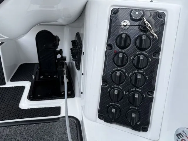 Slide: The Image of Phoenix Bass Boat 920 Elite X 2026 - 16