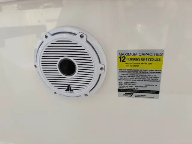 Slide: The Image of Robalo R242EX 2021 - 17