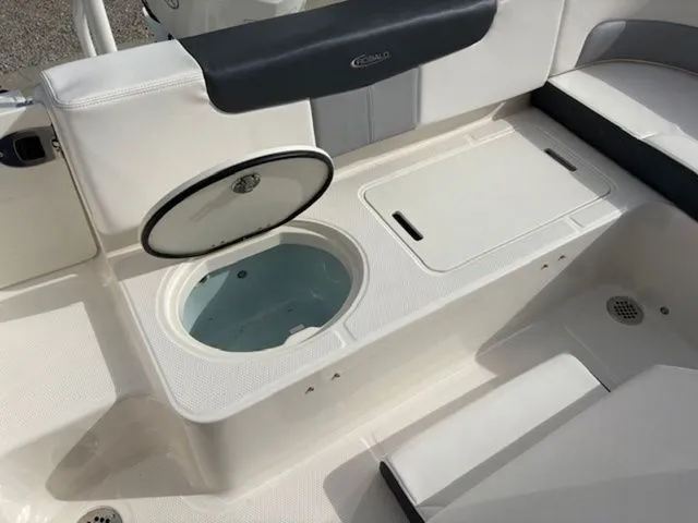 Slide: The Image of Robalo R242EX 2021 - 18