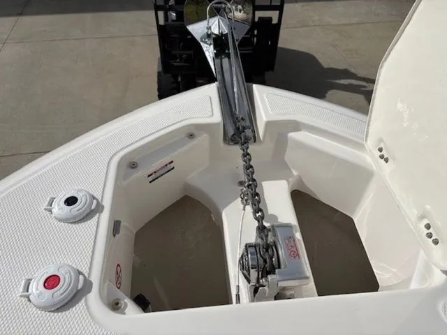 Slide: The Image of Robalo R242EX 2021 - 19