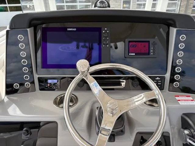 Slide: The Image of Robalo R242EX 2021 - 9