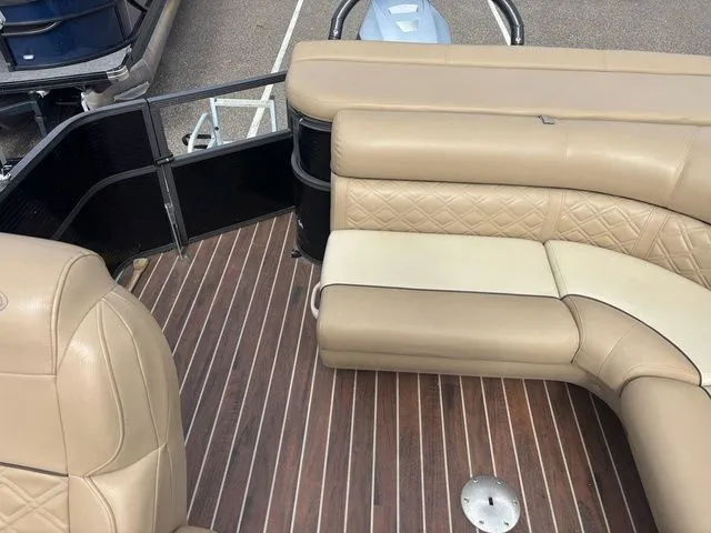 Slide: The Image of Montego Bay 8522 DLX 2020 - 10