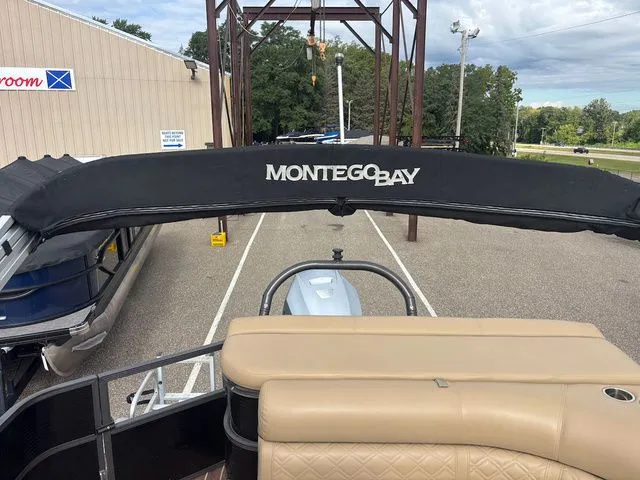 Slide: The Image of Montego Bay 8522 DLX 2020 - 12