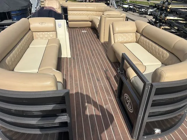 Slide: The Image of Montego Bay 8522 DLX 2020 - 3