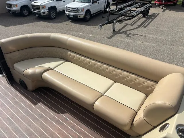 Slide: The Image of Montego Bay 8522 DLX 2020 - 5