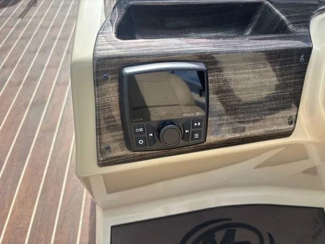 Slide: The Image of Montego Bay 8522 DLX 2020 - 8