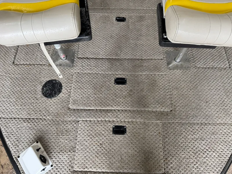 Slide: The Image of Lowe Suncruiser Tahiti 224 Deck Boat 2007 - 11