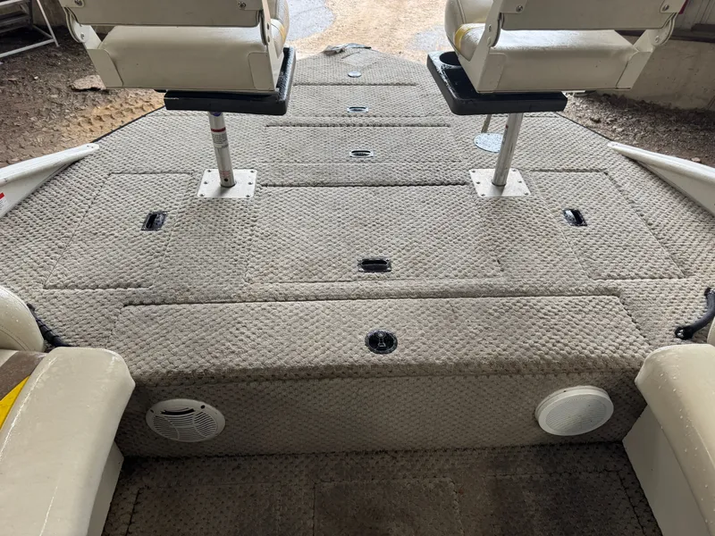 Slide: The Image of Lowe Suncruiser Tahiti 224 Deck Boat 2007 - 13