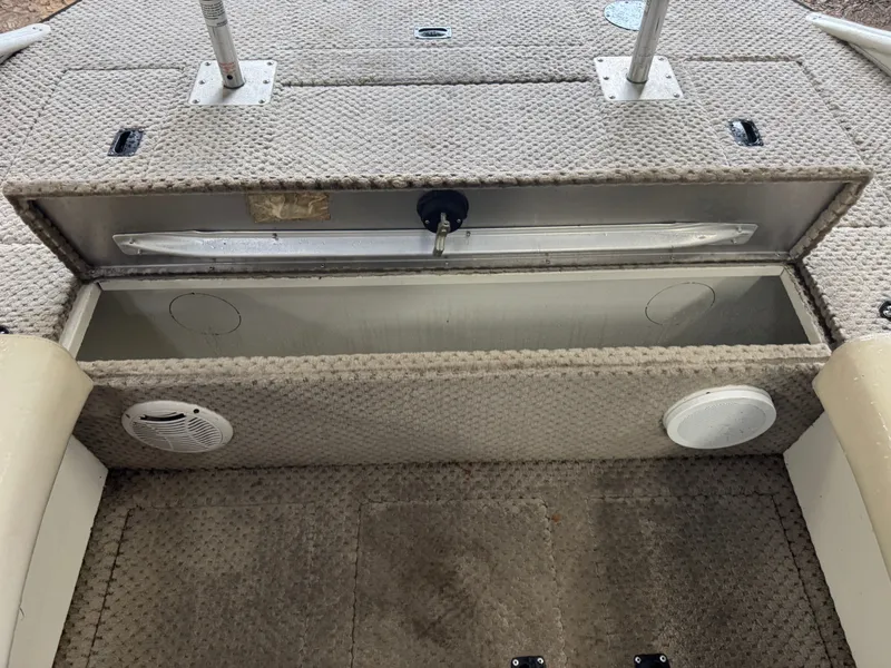 Slide: The Image of Lowe Suncruiser Tahiti 224 Deck Boat 2007 - 14