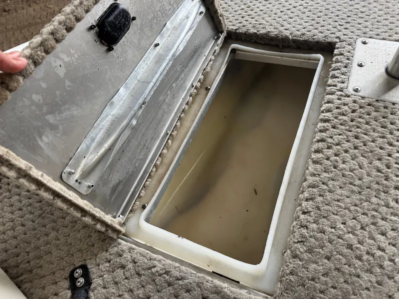 Slide: The Image of Lowe Suncruiser Tahiti 224 Deck Boat 2007 - 16