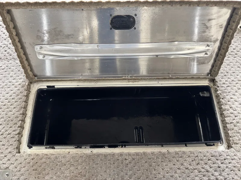 Slide: The Image of Lowe Suncruiser Tahiti 224 Deck Boat 2007 - 17