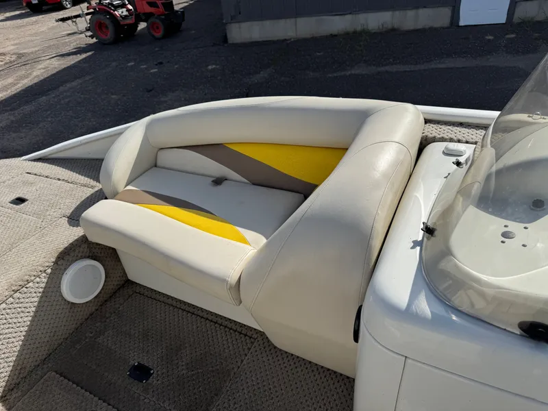Slide: The Image of Lowe Suncruiser Tahiti 224 Deck Boat 2007 - 20