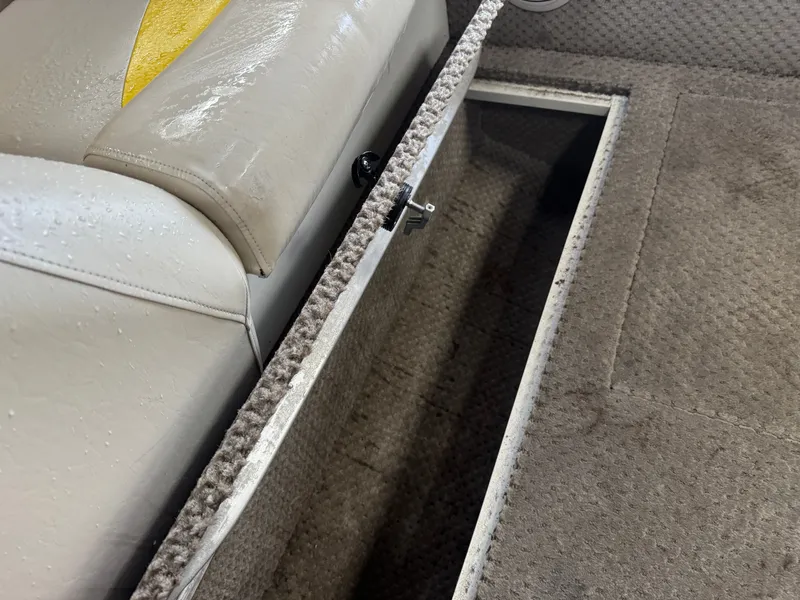 Slide: The Image of Lowe Suncruiser Tahiti 224 Deck Boat 2007 - 21