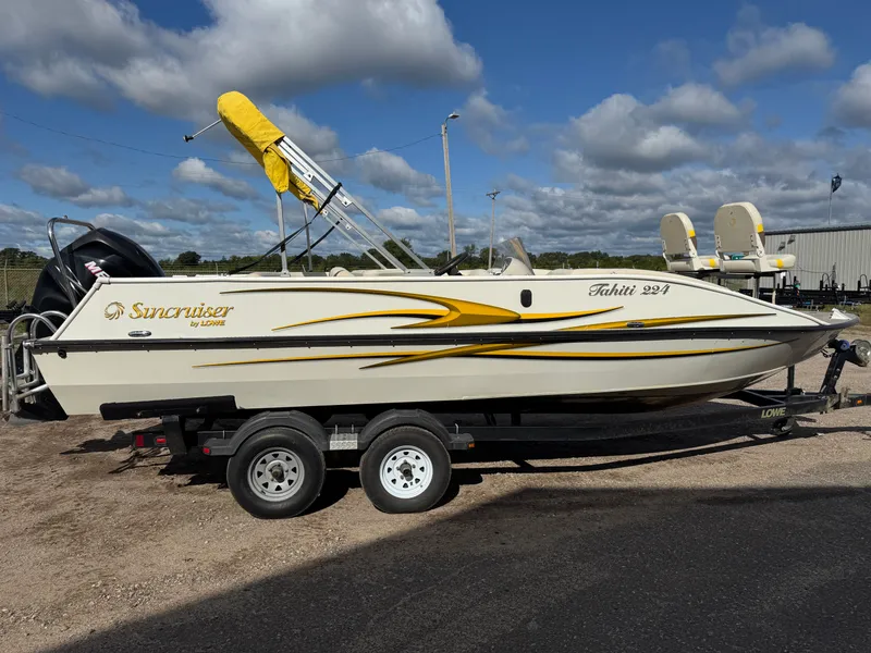 Slide: The Image of Lowe Suncruiser Tahiti 224 Deck Boat 2007 - 23