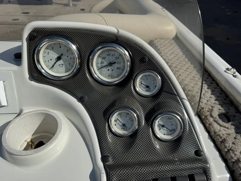 Slide: The Image of Lowe Suncruiser Tahiti 224 Deck Boat 2007 - 27