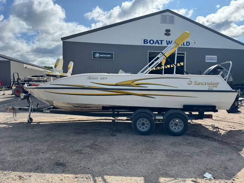 Slide: The Image of Lowe Suncruiser Tahiti 224 Deck Boat 2007 - 28