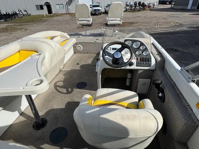 Slide: The Image of Lowe Suncruiser Tahiti 224 Deck Boat 2007 - 3