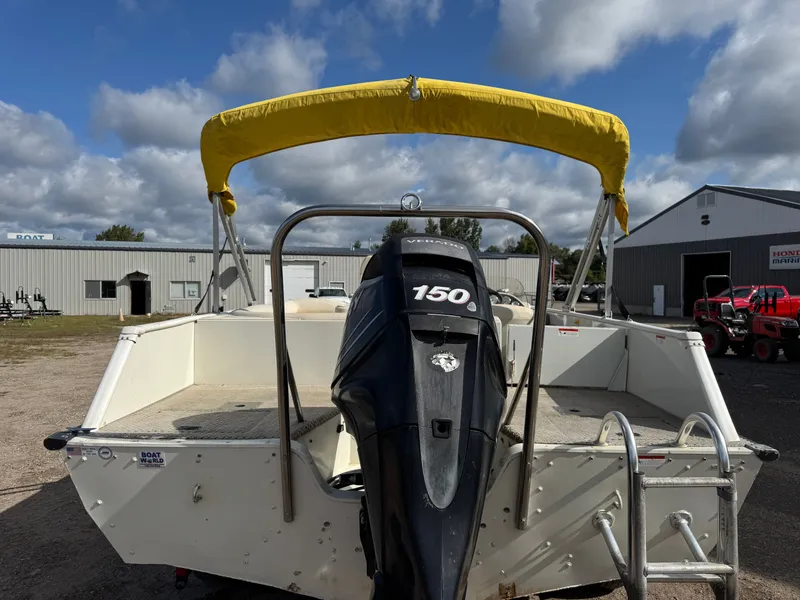 Slide: The Image of Lowe Suncruiser Tahiti 224 Deck Boat 2007 - 33