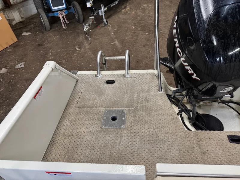 Slide: The Image of Lowe Suncruiser Tahiti 224 Deck Boat 2007 - 35