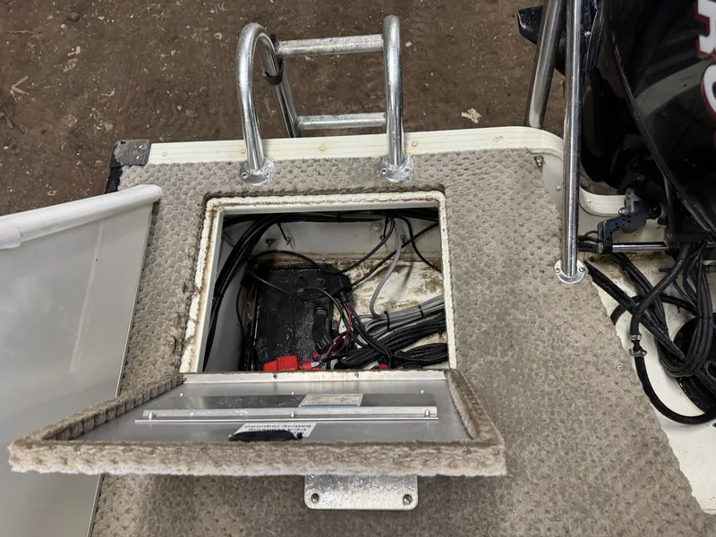 Slide: The Image of Lowe Suncruiser Tahiti 224 Deck Boat 2007 - 37