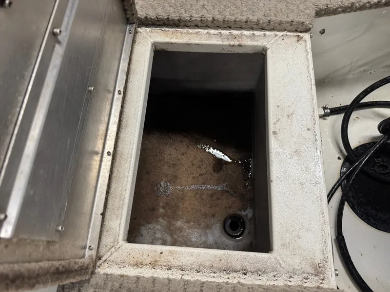 Slide: The Image of Lowe Suncruiser Tahiti 224 Deck Boat 2007 - 38