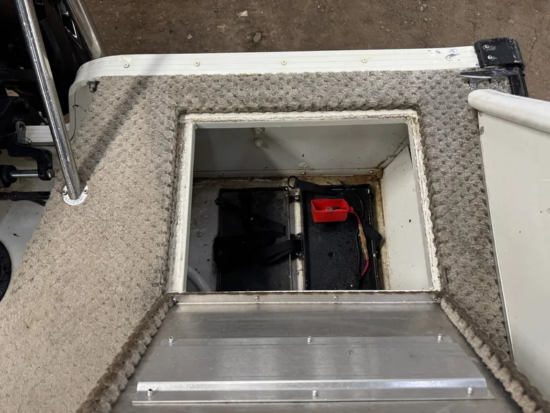 Slide: The Image of Lowe Suncruiser Tahiti 224 Deck Boat 2007 - 39