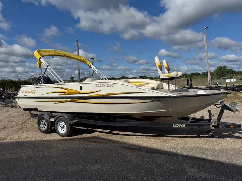 Slide: The Image of Lowe Suncruiser Tahiti 224 Deck Boat 2007 - 40