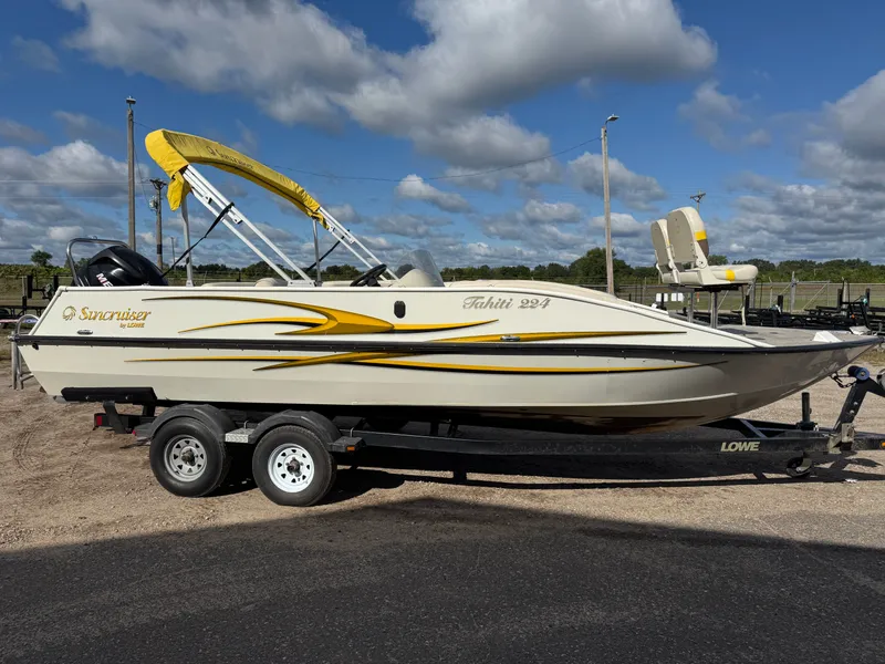 Slide: The Image of Lowe Suncruiser Tahiti 224 Deck Boat 2007 - 41