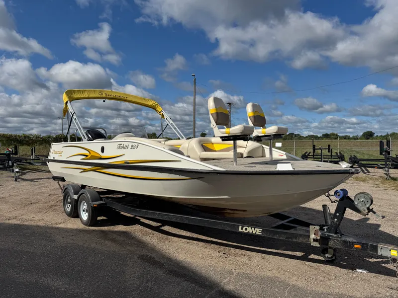 Slide: The Image of Lowe Suncruiser Tahiti 224 Deck Boat 2007 - 43
