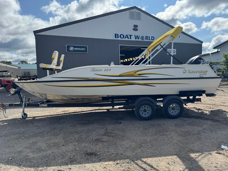 Slide: The Image of Lowe Suncruiser Tahiti 224 Deck Boat 2007 - 49