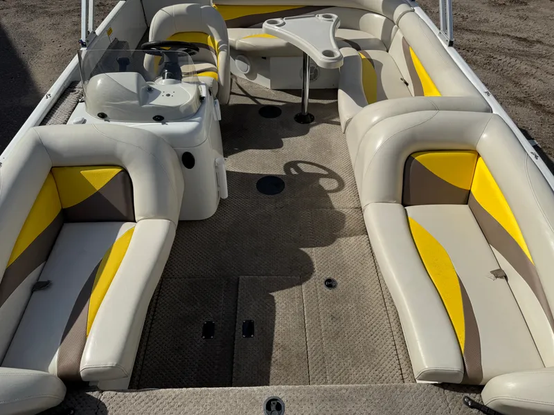 Slide: The Image of Lowe Suncruiser Tahiti 224 Deck Boat 2007 - 5