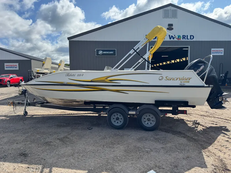 Slide: The Image of Lowe Suncruiser Tahiti 224 Deck Boat 2007 - 50