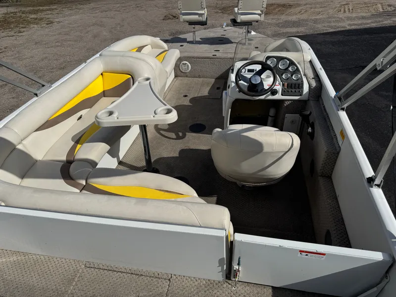 Slide: The Image of Lowe Suncruiser Tahiti 224 Deck Boat 2007 - 6