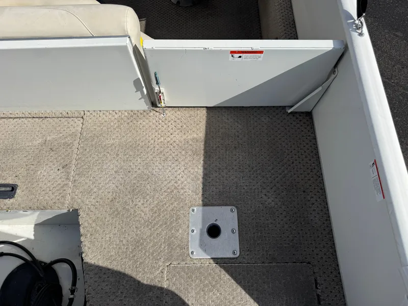 Slide: The Image of Lowe Suncruiser Tahiti 224 Deck Boat 2007 - 8