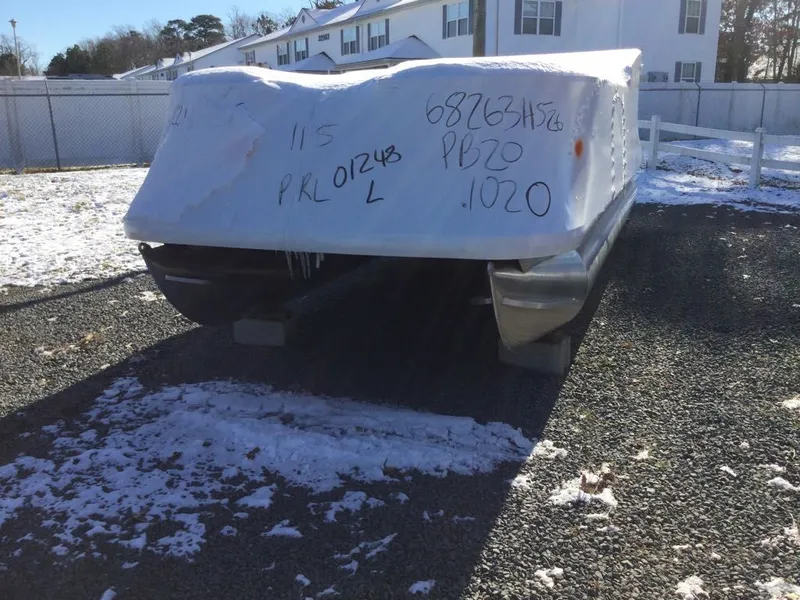 Slide: The Image of Sun Tracker Party Barge 20 DLX 2026 - 5