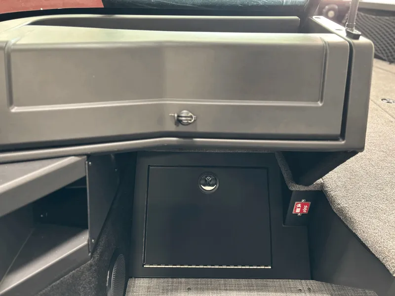 Slide: The Image of Alumacraft Competitor 185X Sport 2026 - 13