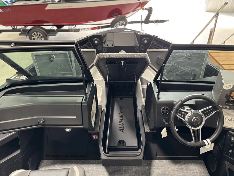 Slide: The Image of Alumacraft Competitor 185X Sport 2026 - 5