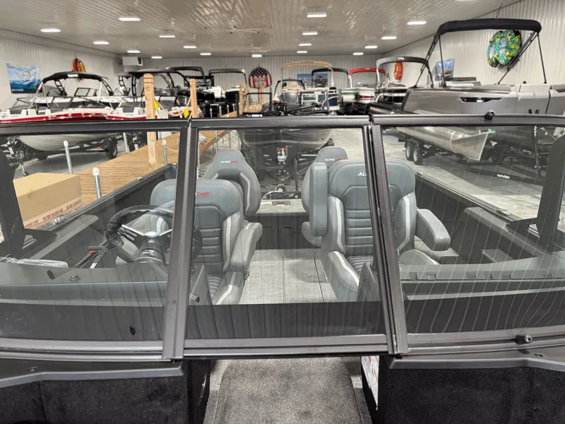 Slide: The Image of Alumacraft Competitor 185X Sport 2026 - 7