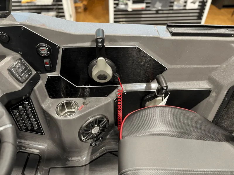 Slide: The Image of Skeeter WXR2060 F 2026 - 13