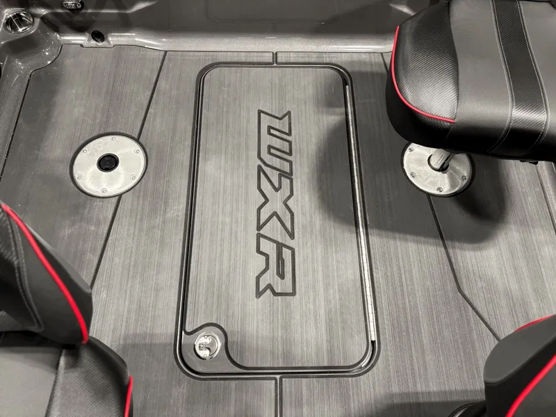 Slide: The Image of Skeeter WXR2060 F 2026 - 17