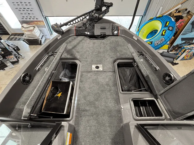 Slide: The Image of Skeeter WXR2060 F 2026 - 9