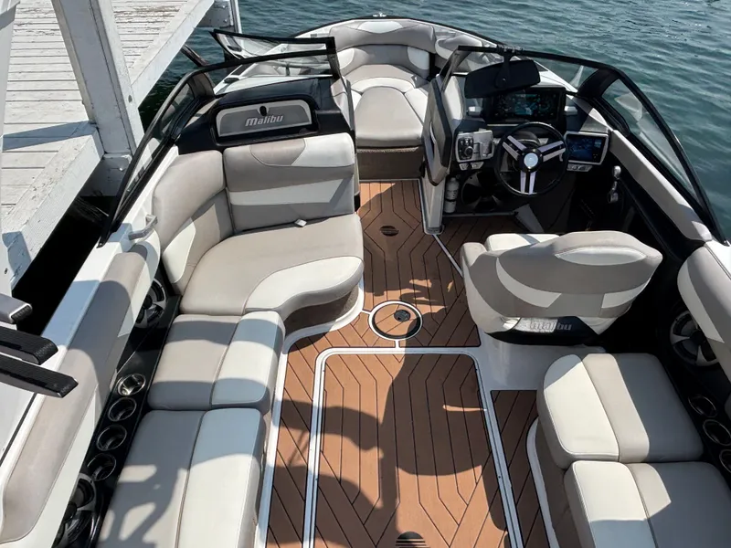 Slide: The Image of Malibu Wakesetter 22 VLX 2018 - 473