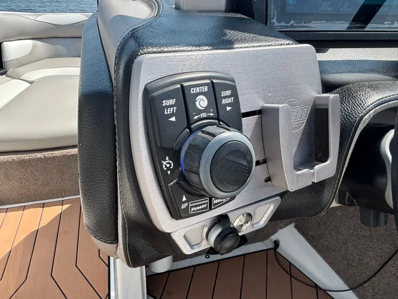 Slide: The Image of Malibu Wakesetter 22 VLX 2018 - 577