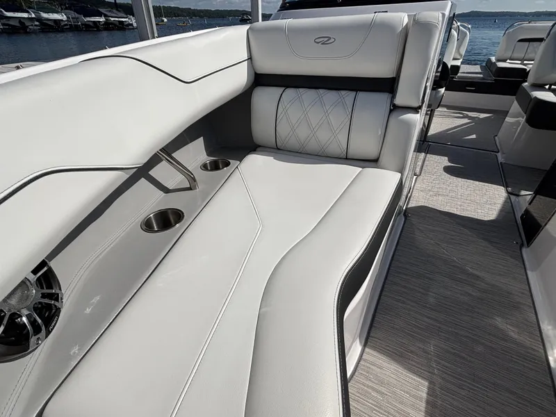 Slide: The Image of Regal LS4 Surf 2019 - 999