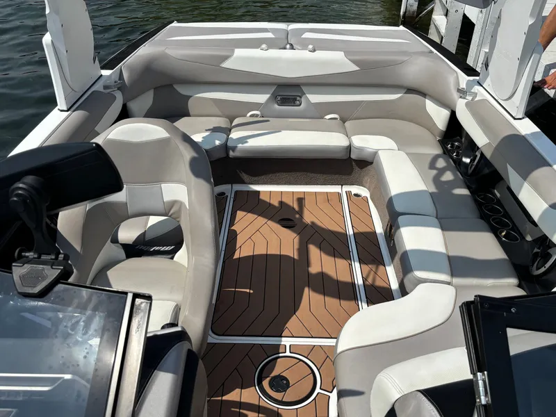 Slide: The Image of Malibu Wakesetter 22 VLX 2018 - 471