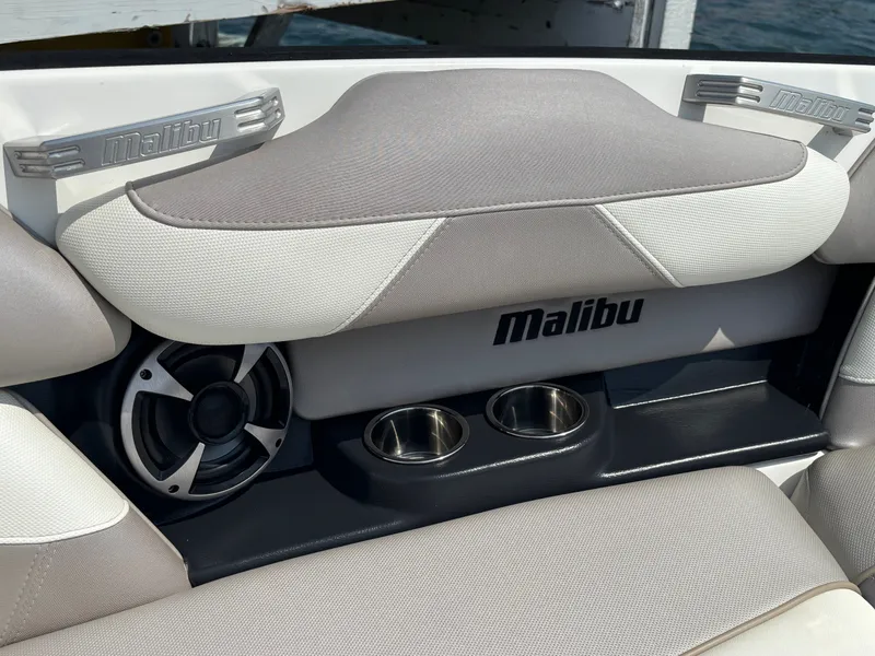 Slide: The Image of Malibu Wakesetter 22 VLX 2018 - 596