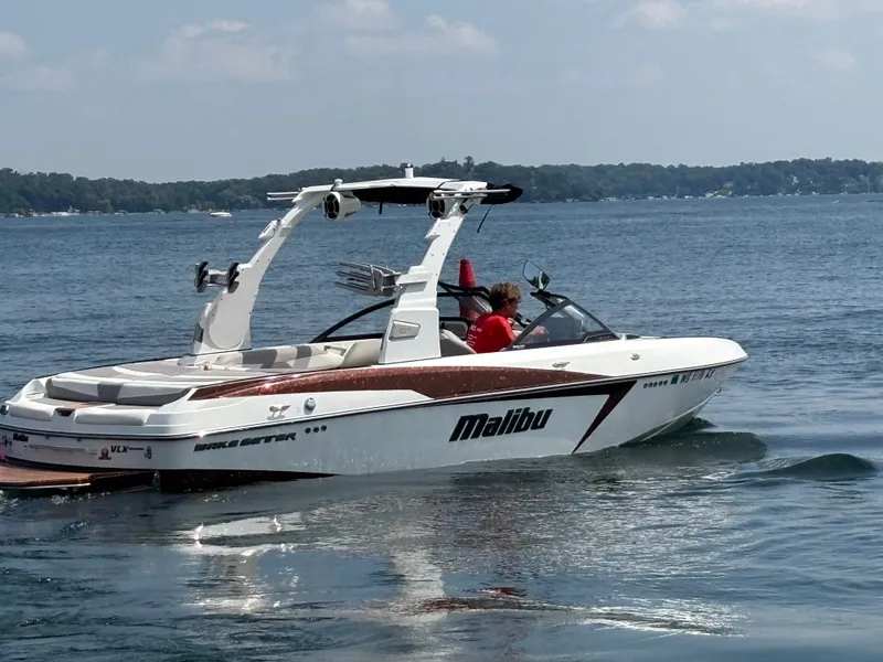 Slide: The Image of Malibu Wakesetter 22 VLX 2018 - 678