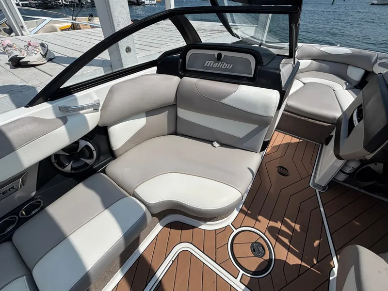 Slide: The Image of Malibu Wakesetter 22 VLX 2018 - 708