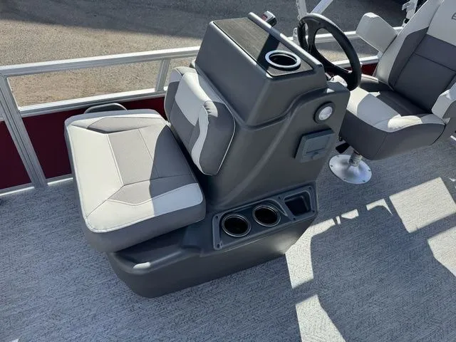 Slide: The Image of Sun Tracker Bass Buggy 16 XL Select 2026 - 9